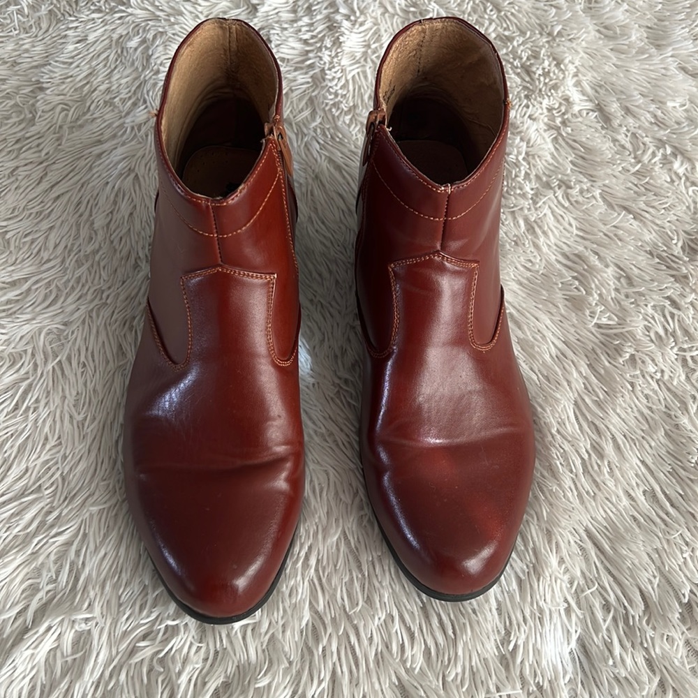 Men’s ankle boot dress shoe